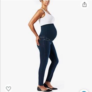 Signiature by Levi straus maternity skinny jeans size M